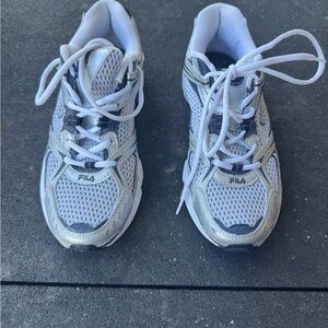 Fila Men's Silver and White Athletic Shoes